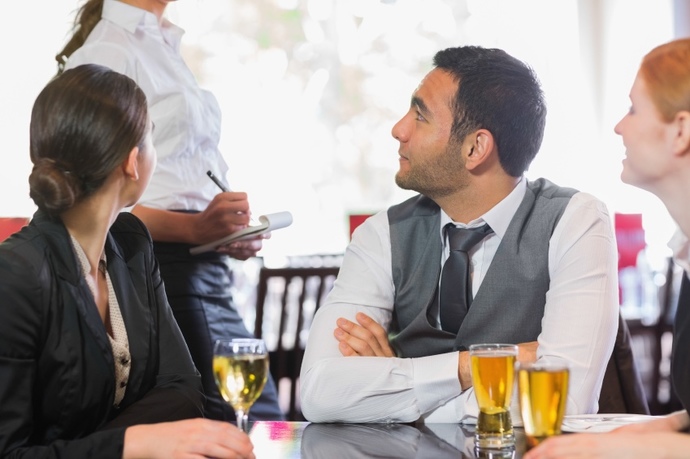 What are the signs that your waitress is after your heart not your money?