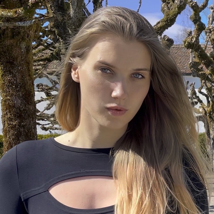 Guys, would you date this woman?