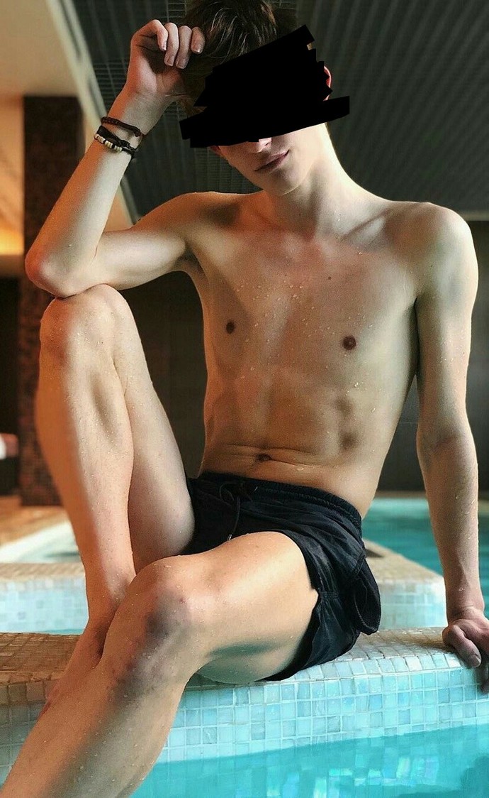 Would men be more sexy and aesthetically pleasing if men in general had naturally bare skin?