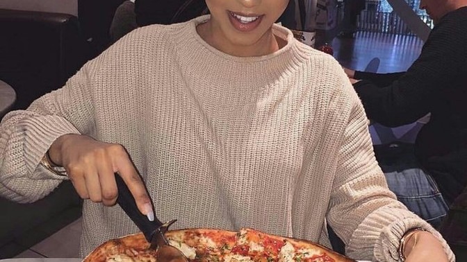 Guys, do you pay attention to how much a girl eats on a date?