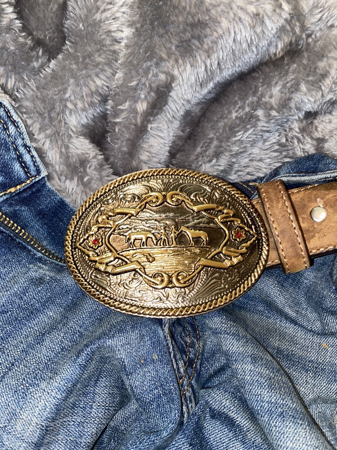 What do girls think of big belt buckles?