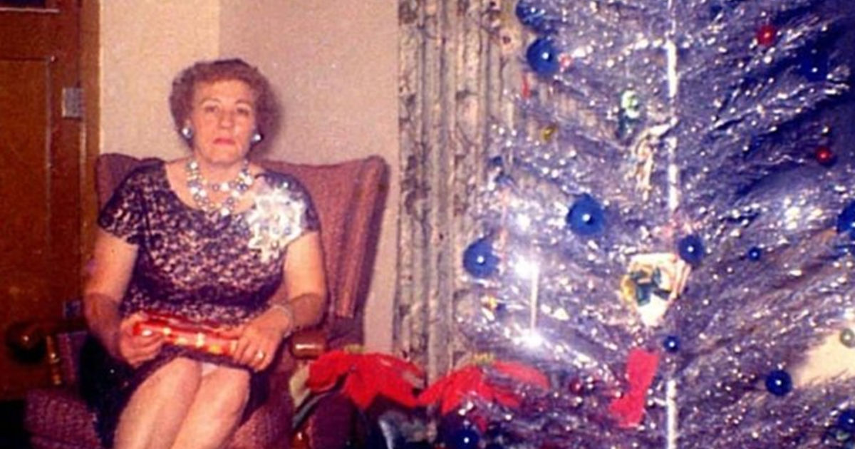 When is a Christmas tree meant to go up? GirlsAskGuys