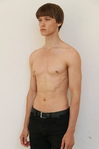 2) Skinny-fit/"swimmers build" (ectomorph)