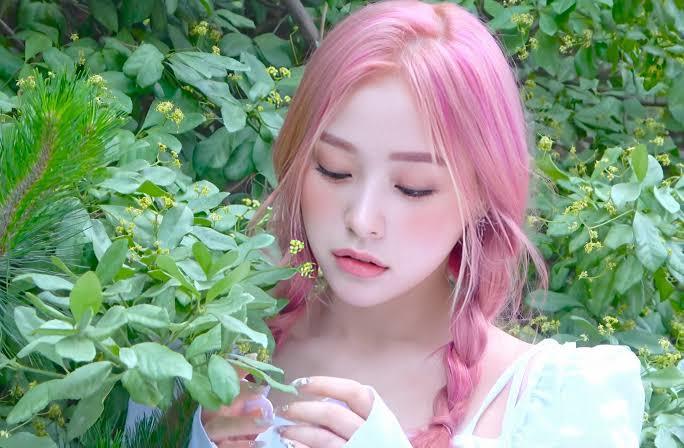 Does hair color affect the beauty of the hairstyle?