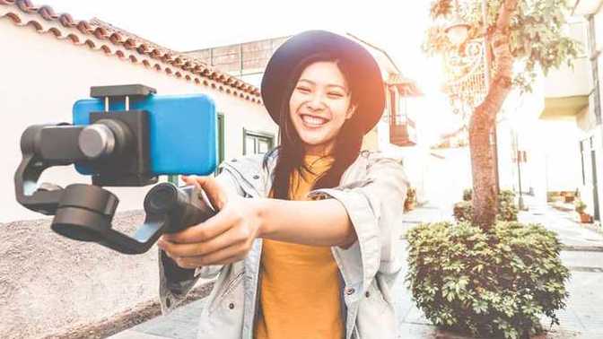 Should influencers, youtubers and social media producers have a school degree or certificate?