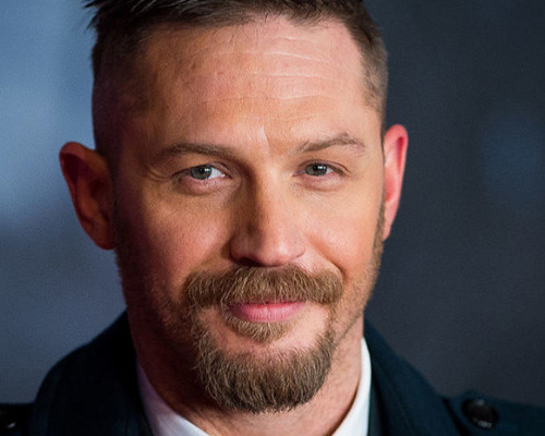 Do you prefer to wear a clean shaved face or beard?