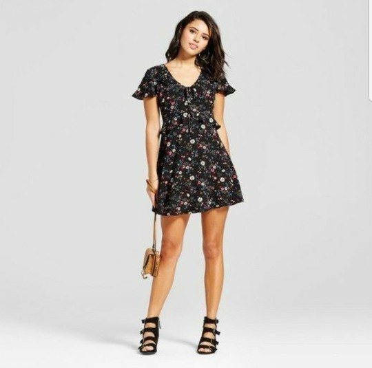 Going on a picnic date. Should I wear a black sundress or navy blue romper?