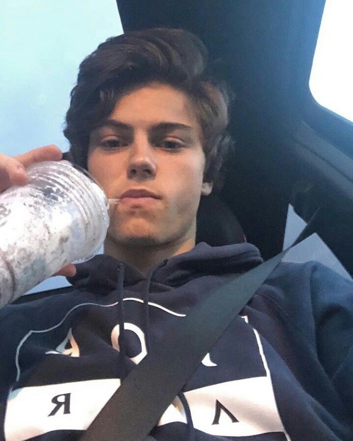 Why do girls prefer white guys even after 2020 happened?