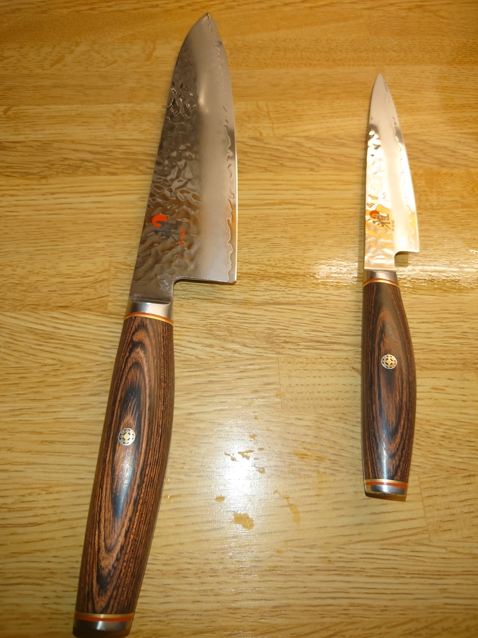 Lola (left) for 160 $ Tina (right) for 80 $