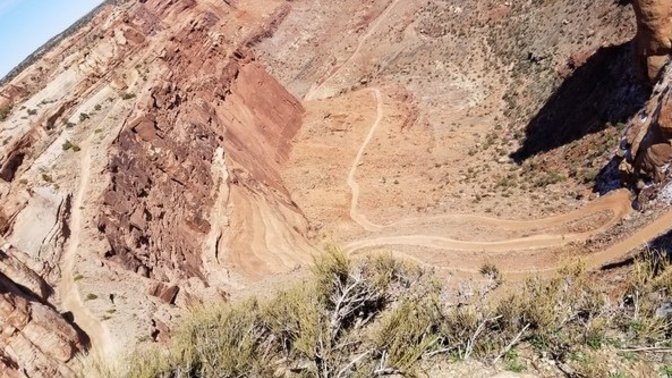 Doesn't this road look so fun to drive on?