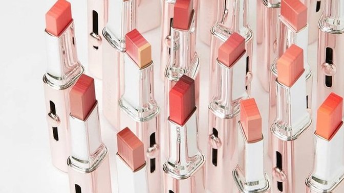 Would you purchase a lipstick like this (two toned lipstick for ombre lips)?