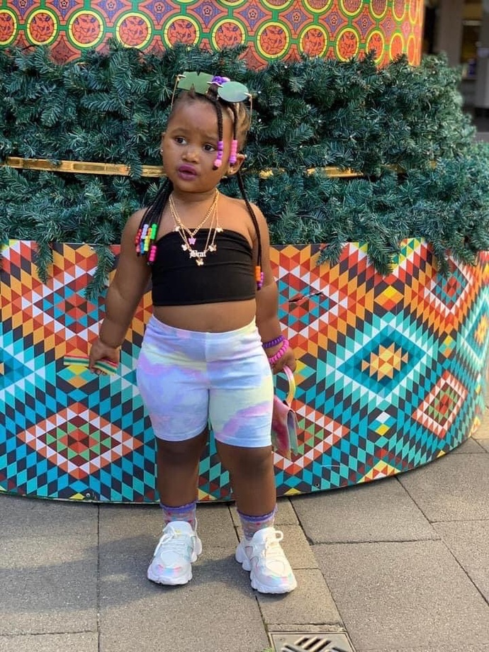 I notice that most young modern day mothers (ages 16-35 years) love to dress there daughters in this manner, do you think it’s cute are not?
