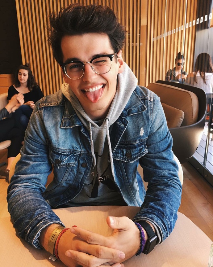 Would you rather date a cute guy or hot guy?