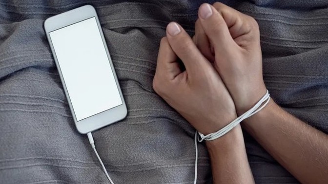 Do you think my boyfriend is leaving his phone everywhere so that I won't be suspicious of him?