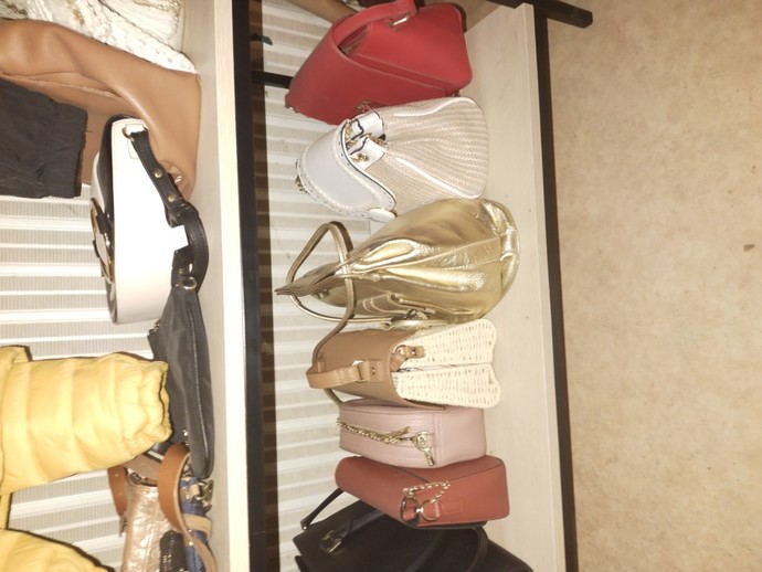 Girls, how many handbags do you have? GirlsAskGuys