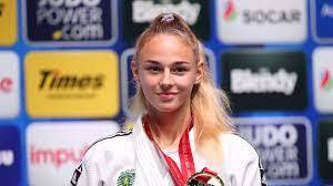 Would you date a pro fighter?