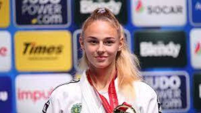 Would you date a pro fighter?