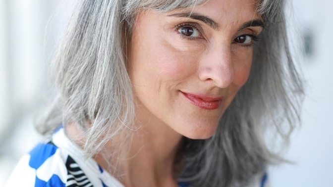 At what age did you first start noticing gray hairs?