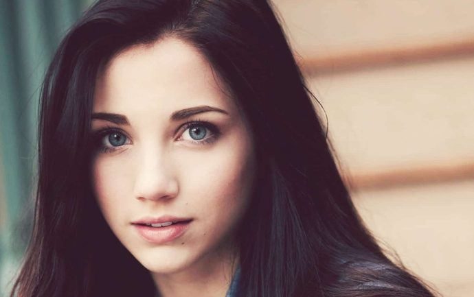 Why do white girls have such cute faces? Any other white guys here not understand the obsession with Asian girls? Why are Asian girls so overhyped?