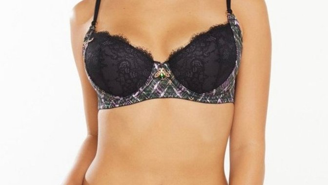 Which bra is sexier (different style ) pics?