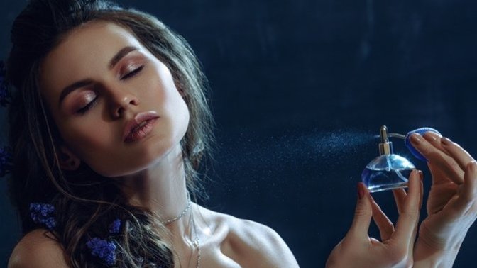 What fragrance scent makes a girl attractive? (mostly to attract guys)?