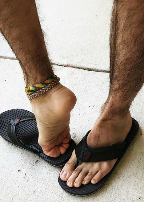 Hairy legs when wearing shorts and flip-flops or shaved ?
