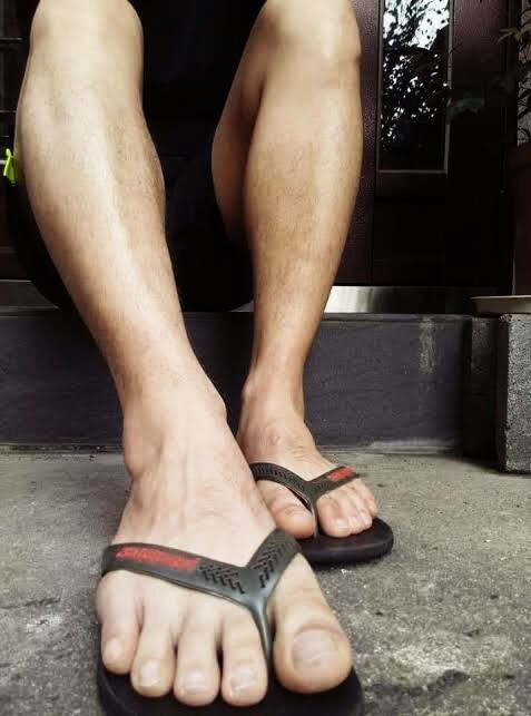 Hairy legs when wearing shorts and flip-flops or shaved ?