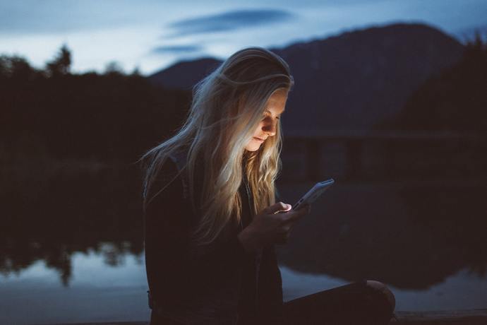 Girls, do you like it when guys send good morning texts and emojis?