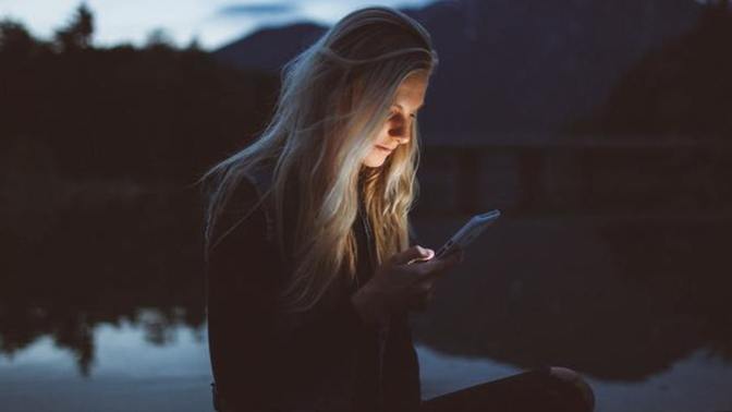 Girls, do you like it when guys send good morning texts and emojis?