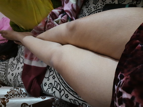 Why men stare at thick thighs?