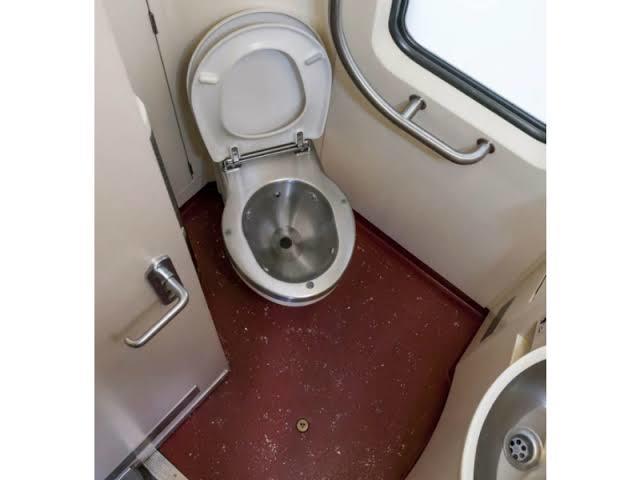 Have you ever used train ๐ urinals?