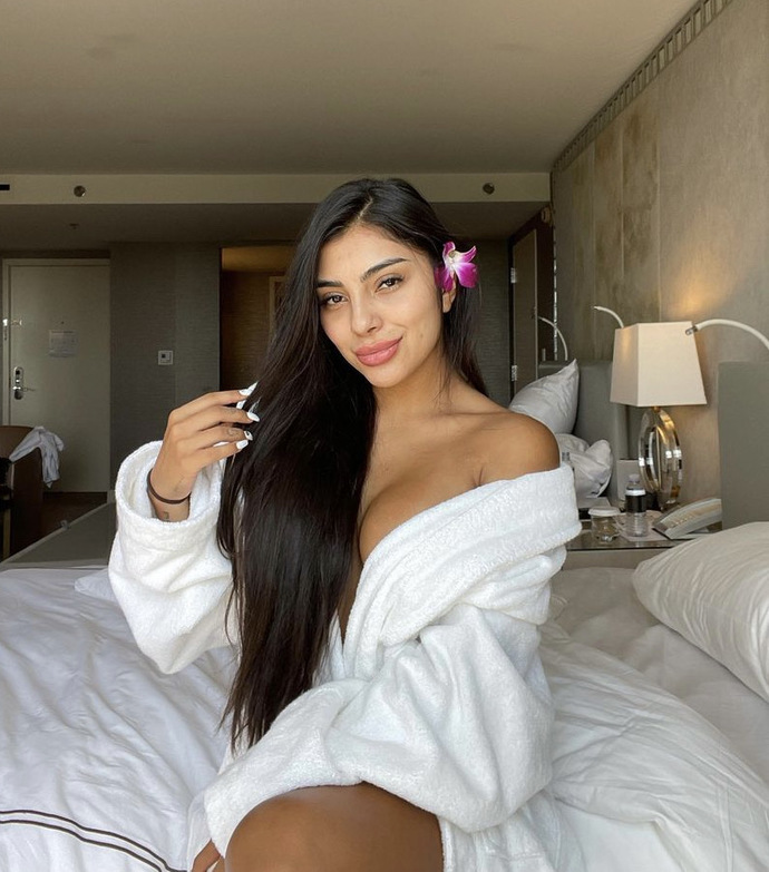 Guys, which one of these girls would you date if you had to pick one of them ?