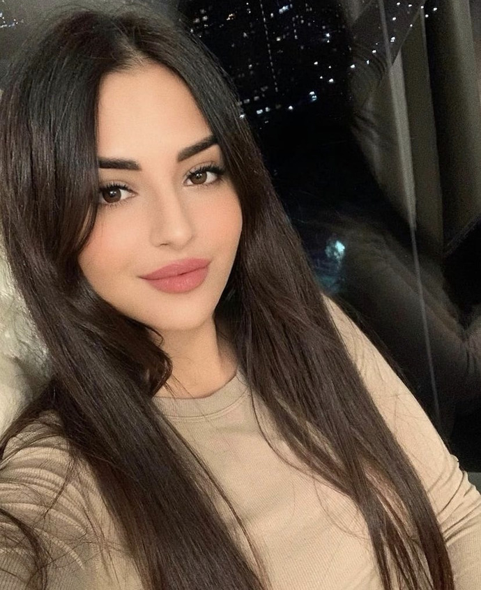 Guys, which one of these girls would you date if you had to pick one of them ?