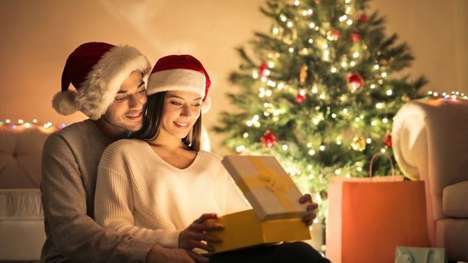 Are relationships more romantic during Christmas time?