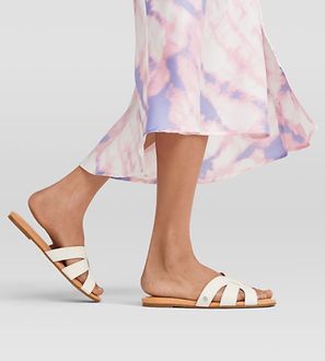 Do you find open or closed shoes more attractive on a girl ?