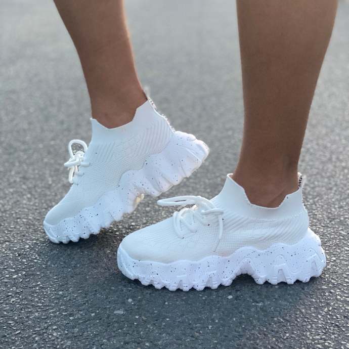 Do you find open or closed shoes more attractive on a girl ?