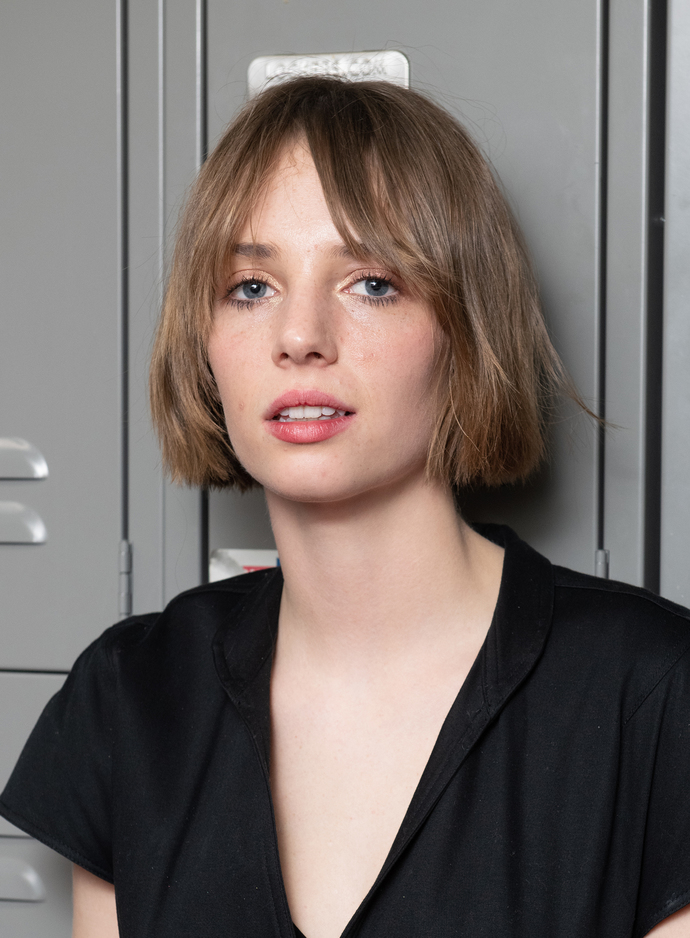 What kind of beauty does Maya Hawke does? She is not a baby-faced woman Miranda Kerr? But still gorgeous?