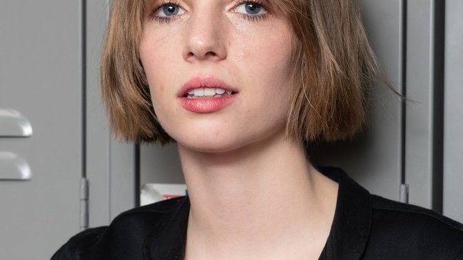 What kind of beauty does Maya Hawke does? She is not a baby-faced woman Miranda Kerr? But still gorgeous?
