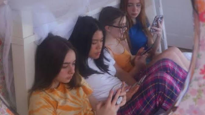 Are You Reluctant To Be In A Photo With Non Attractive People?