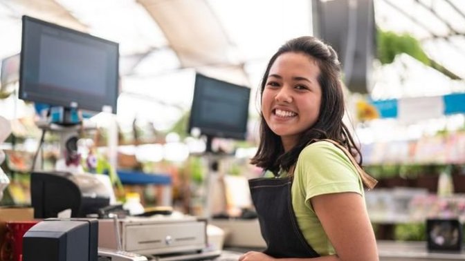 Guys, would you rather date a girl who is working or not working?