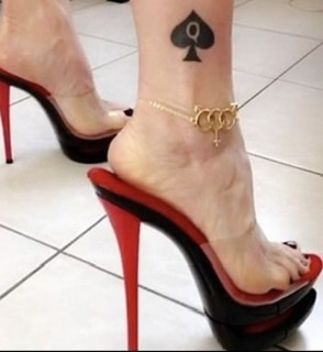 Snow bunny queen of spades 