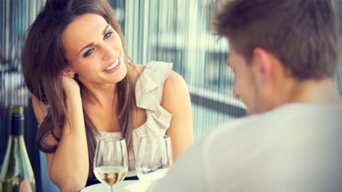 Men, can you usually tell when someone is into you? What hint should a girl give to make it absolutely clear that she wants a guy to approach?