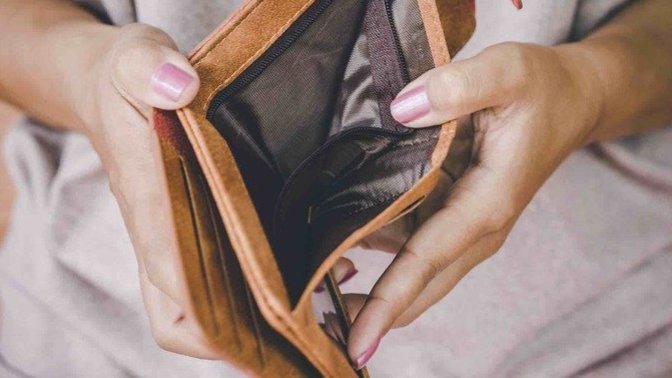 Do you consider yourself to be broke, middle class or rich?
