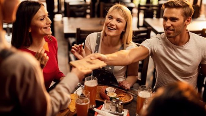 If the restaurant bill is $300 between 3 people, should each person pay $100 evenly, or only pay for what each person ordered?