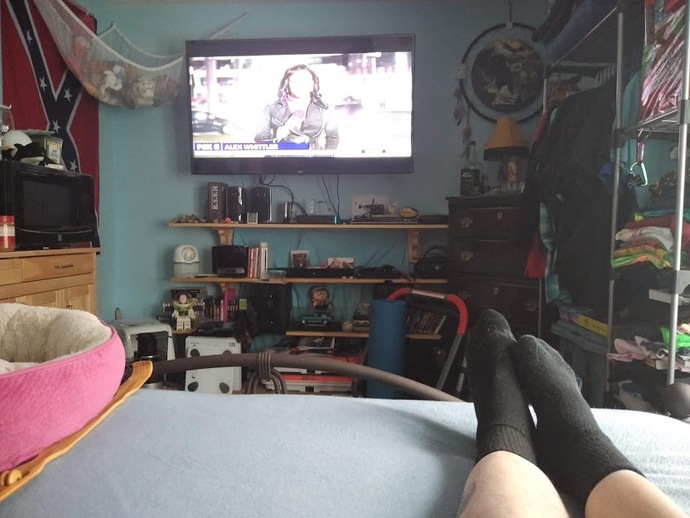 Would this tv suit being mounted to the wall or staying on the tv stand?