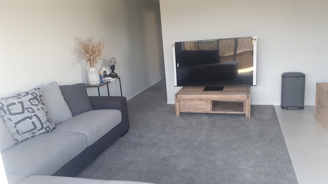 Would this tv suit being mounted to the wall or staying on the tv stand?