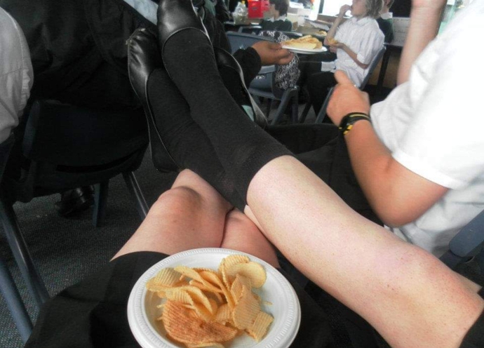 Should miniskirts be allowed in high school?