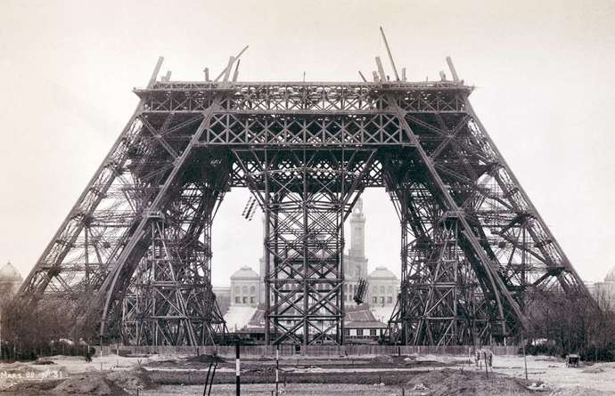 Building of Eiffel Tower