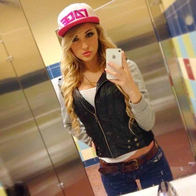 Guys, would you rather date a ghetto white girl with a 10 out of 10 body, or a kind of cute, politically conservative 6 out of 10 black girl?