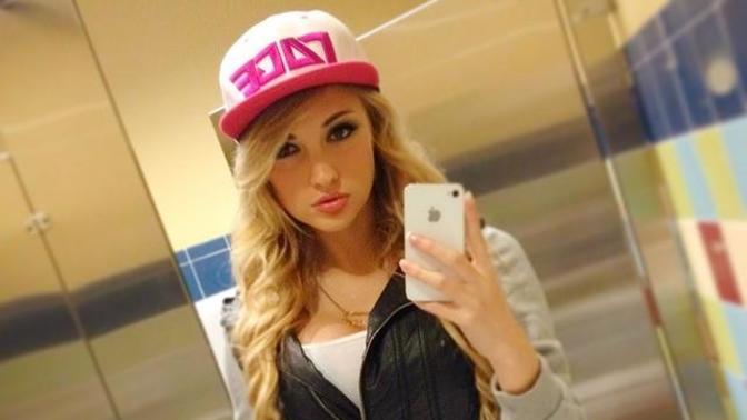 Guys, would you rather date a ghetto white girl with a 10 out of 10 body, or a kind of cute, politically conservative 6 out of 10 black girl?